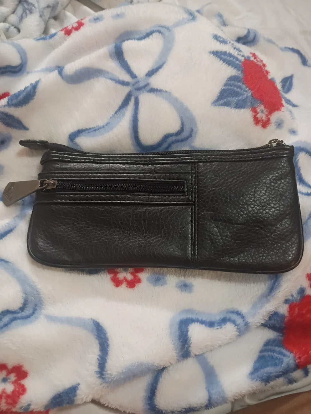 Roxy Black Clutch Y2K Holds Alot, Many Pockets